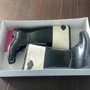 I am selling another pair of Luxe boots there brand new and never worn